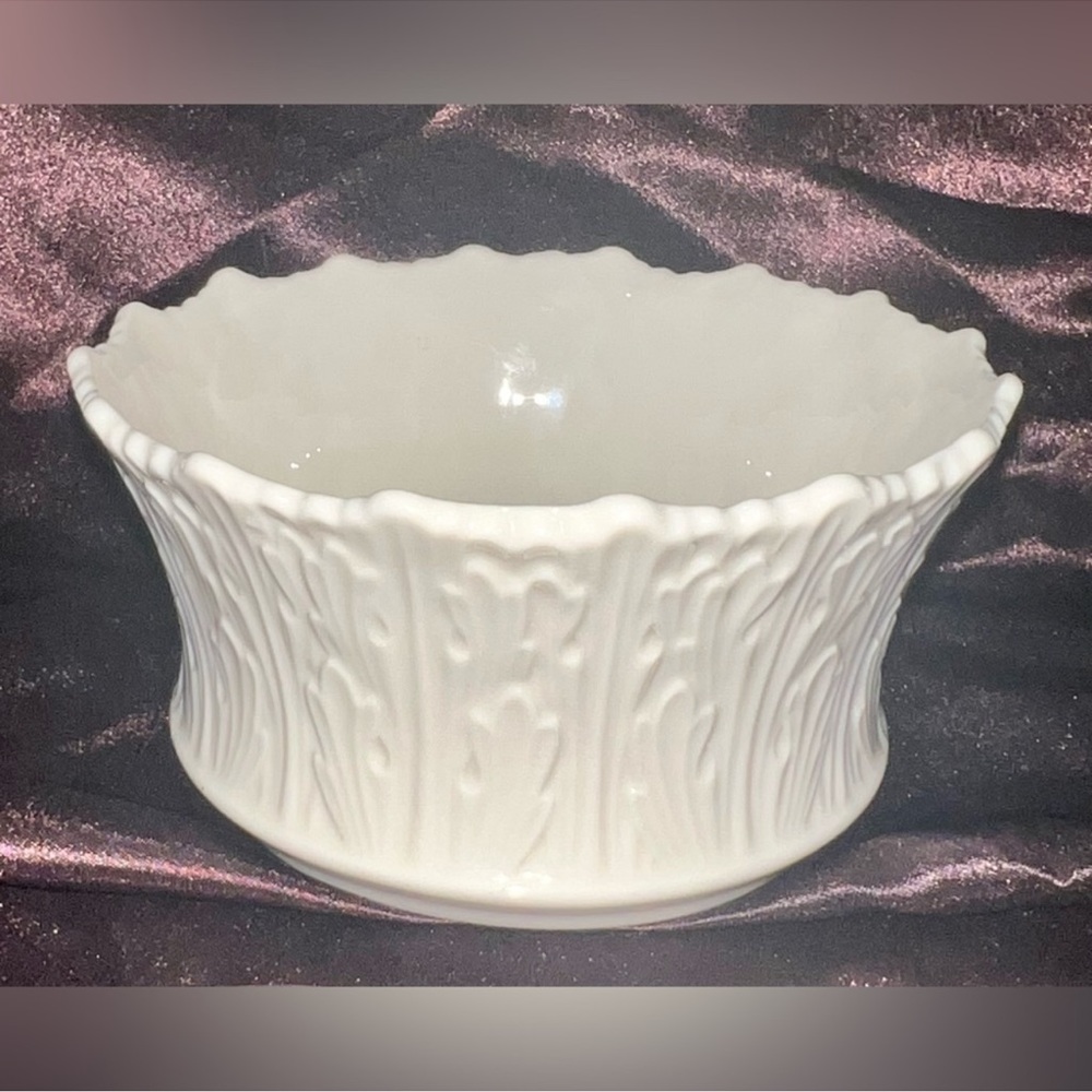Vintage Lenox Ivory Woodland Collection
Small Bowl
